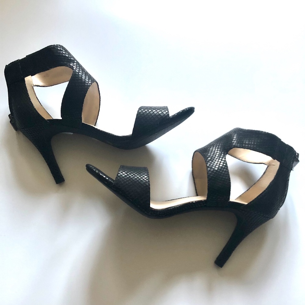 NEW! Jessica Simpson High Heeled Shoes, Black Snake Pattern
